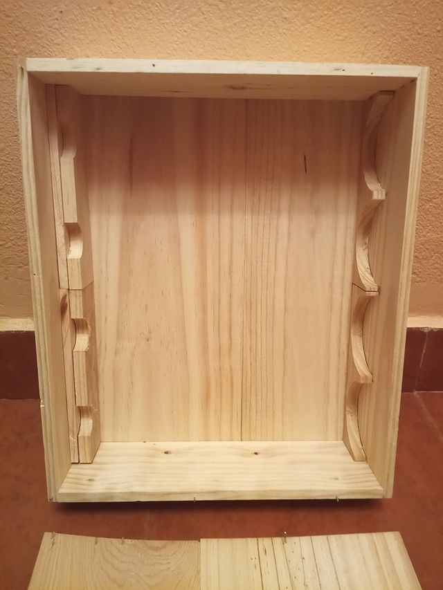 Scatola in legno di marca «Ukan»