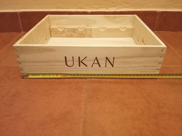 Scatola in legno di marca «Ukan»