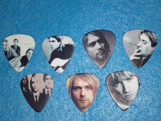 Nirvana . Lote de 7 Puas de guitarra o bajo