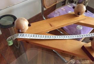 Appendiabiti estendibilein legno con pomelli