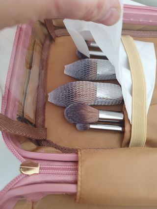 Maletín con pinceles para poner maquilla