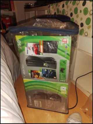 Xbox 360 Slim + caja + cables, mando opcional
