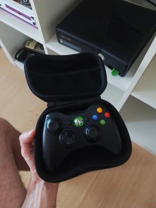 Xbox 360 Slim + caja + cables, mando opcional