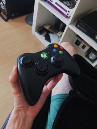 Xbox 360 Slim + caja + cables, mando opcional