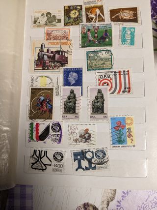 Francobolli vecchi di 40 anni 