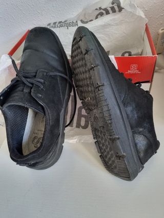 Zapatos negros con cordones