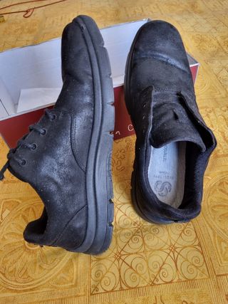 Zapatos negros con cordones