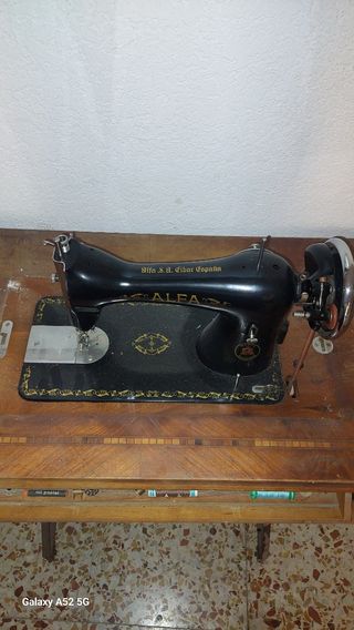Maquina de coser antigua Alfa nueva