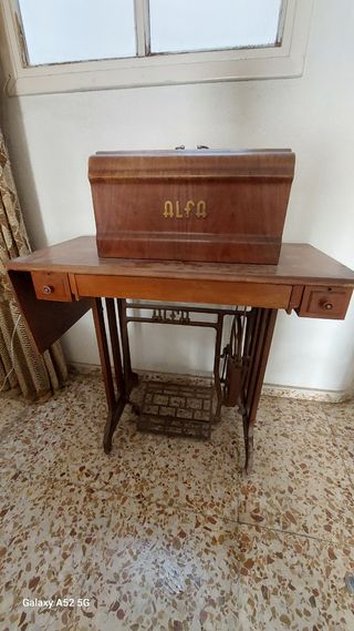 Maquina de coser antigua Alfa nueva