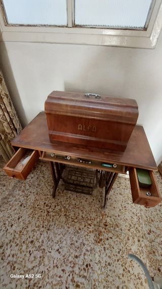 Maquina de coser antigua Alfa nueva