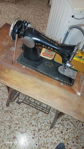 Maquina de coser antigua Alfa nueva