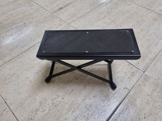 Soporte para pie de guitarra.