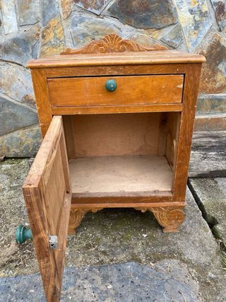 Antigua mesita de madera