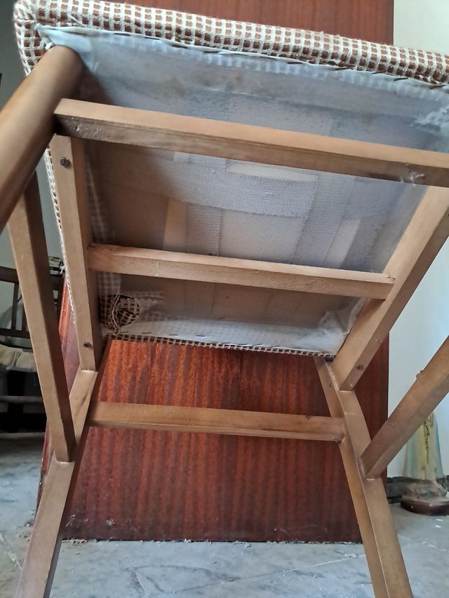 Mesa auxiliar antigua
