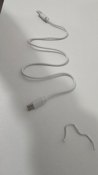 Cavo USB-C bianco lungo circa 45cm