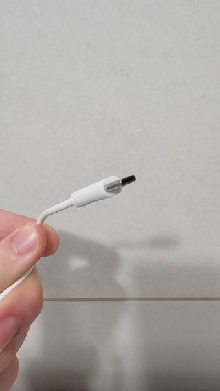 Cavo USB-C bianco lungo circa 45cm