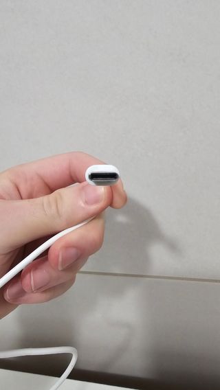 Cavo USB-C bianco lungo circa 45cm