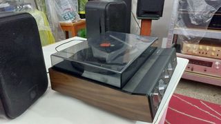 Piccolo giradischi stereo Lesa