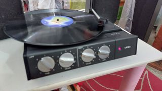 Piccolo giradischi stereo Lesa