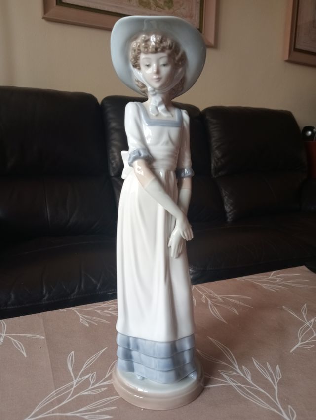 Dama de Nao de LLADRO