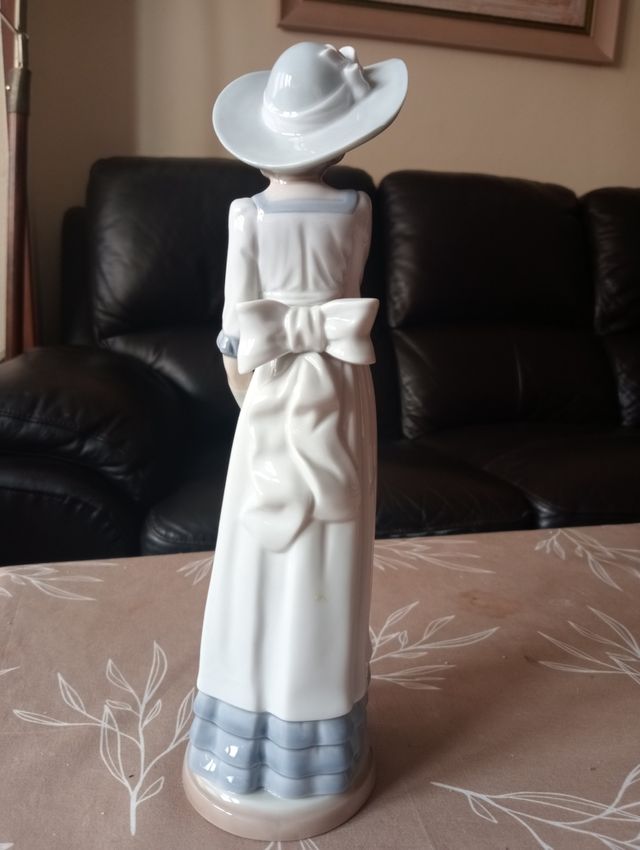Dama de Nao de LLADRO