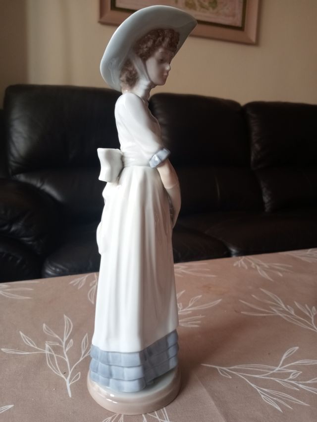 Dama de Nao de LLADRO