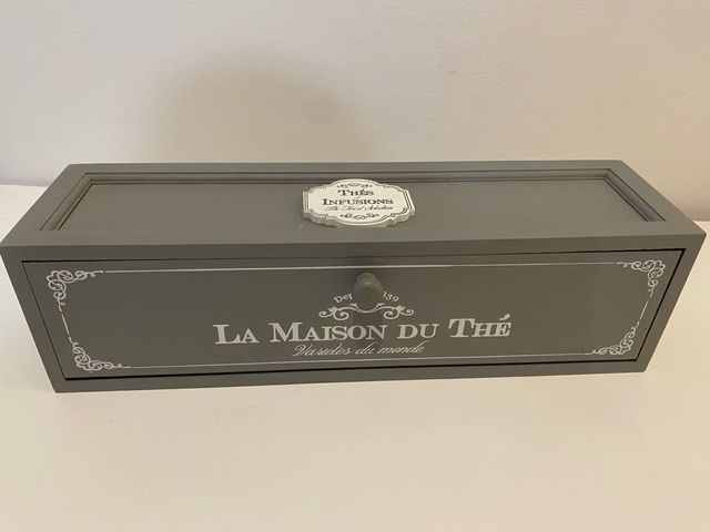 Mueble para sobres de té.
