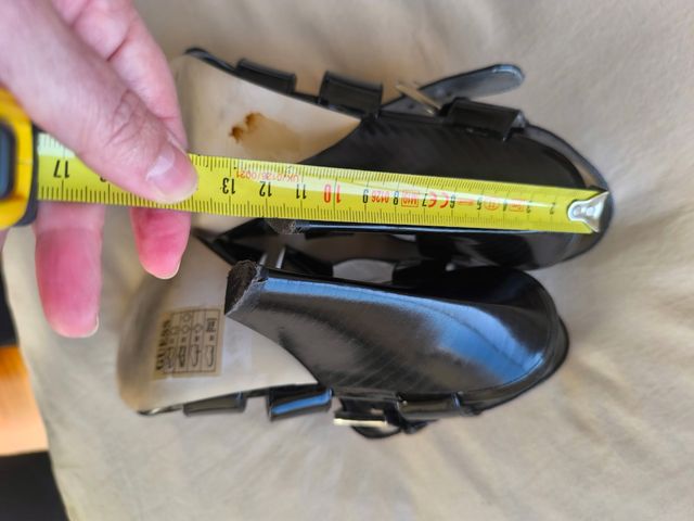 Sandalias Guess Tacón color negro