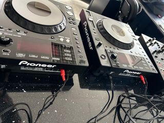PIONEER CDJ 850 BLACK PAREJA + DECKSAVERS