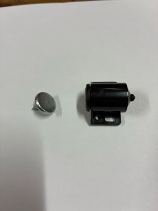 Imanes ajustables para puertas de armarios