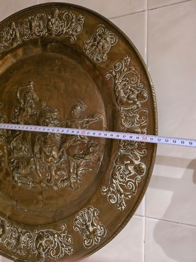 2 Platos antiguos de cobre repujado labrado metal