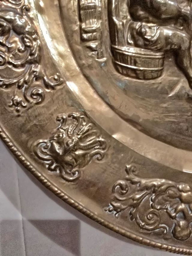 2 Platos antiguos de cobre repujado labrado metal