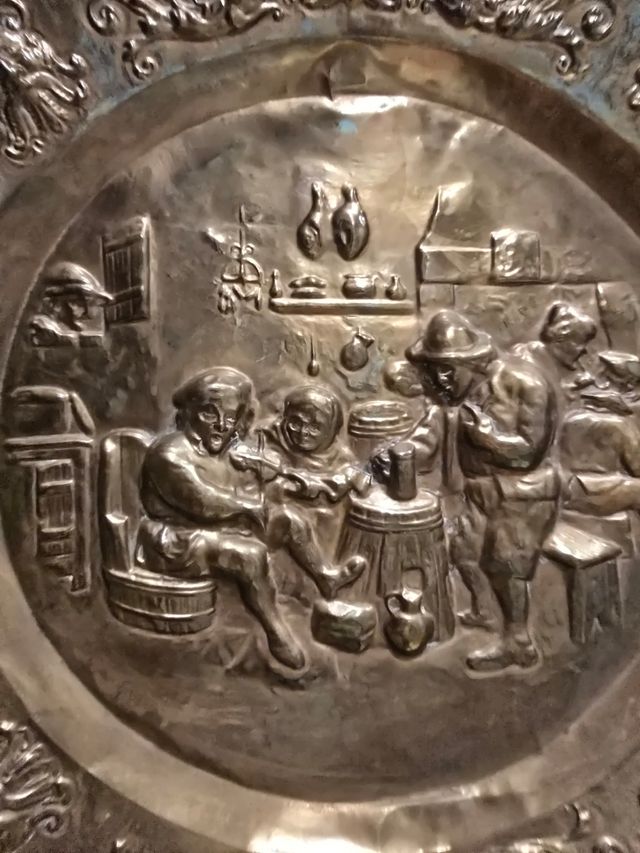 2 Platos antiguos de cobre repujado labrado metal