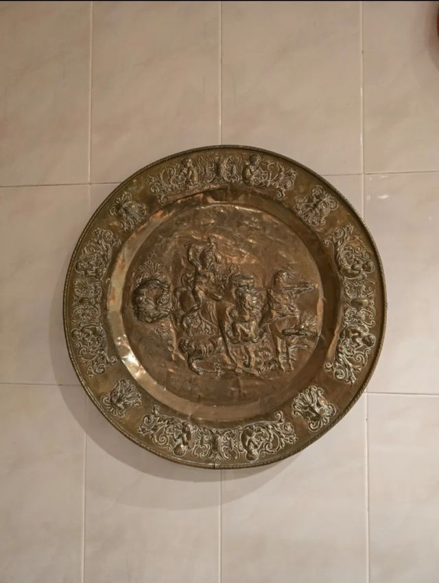 2 Platos antiguos de cobre repujado labrado metal