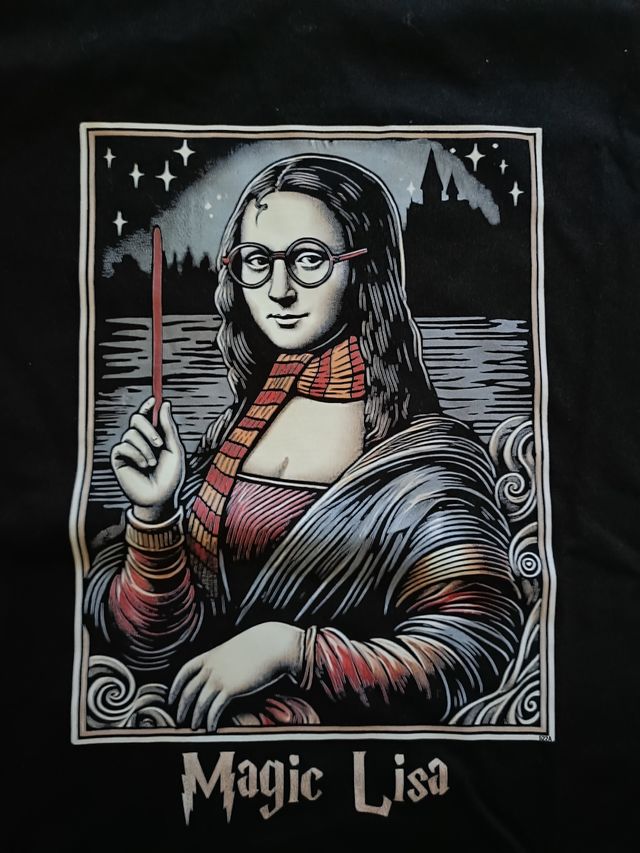 Camiseta unisex mona lisa temática Harry Potter.
