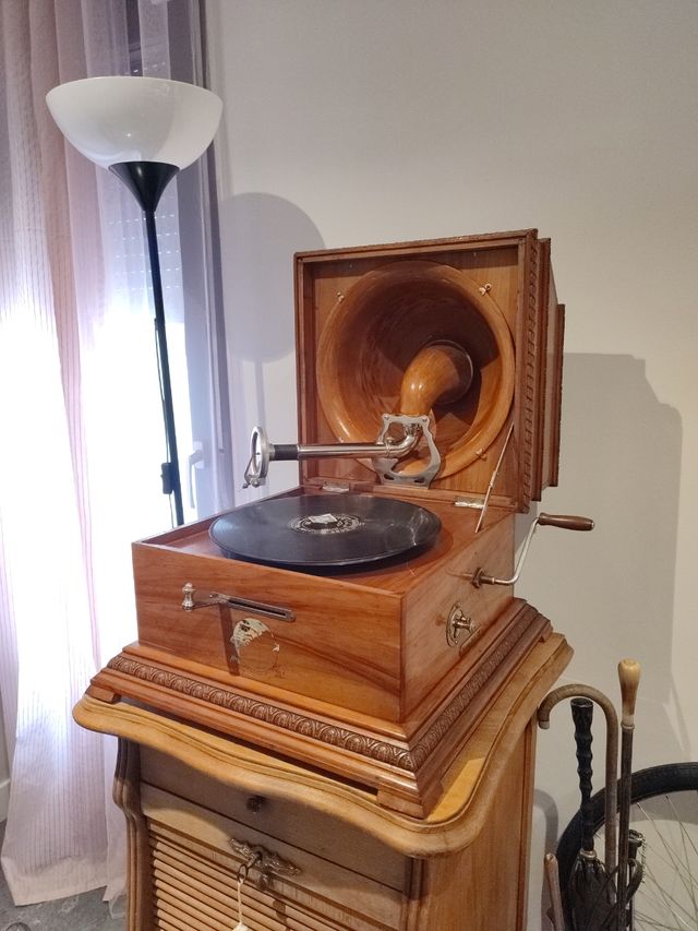 Gramófono antiguo Pathé