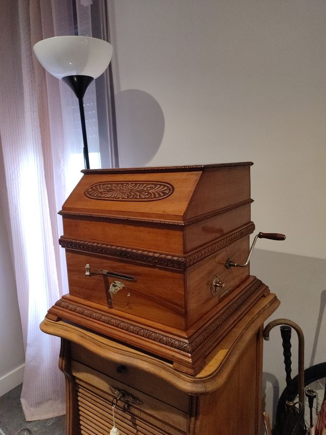 Gramófono antiguo Pathé