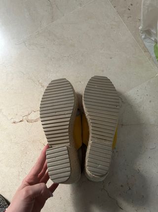 Sandalias tiras. Talla 39. Marca: mustang