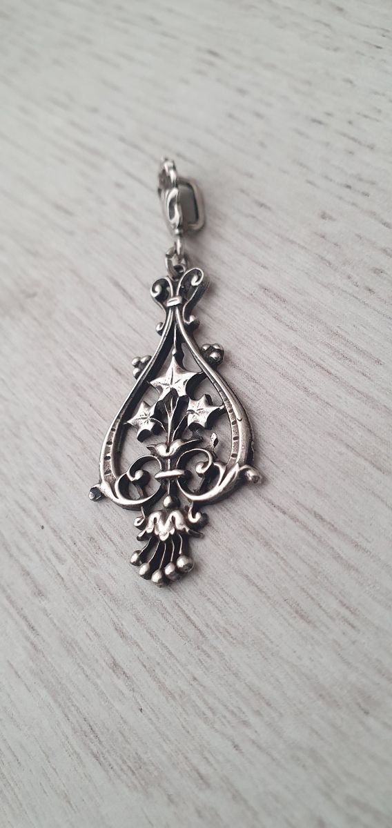 Colgante antiguo de plata