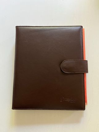 Álbum casero con 43 billetes y 27 hojas