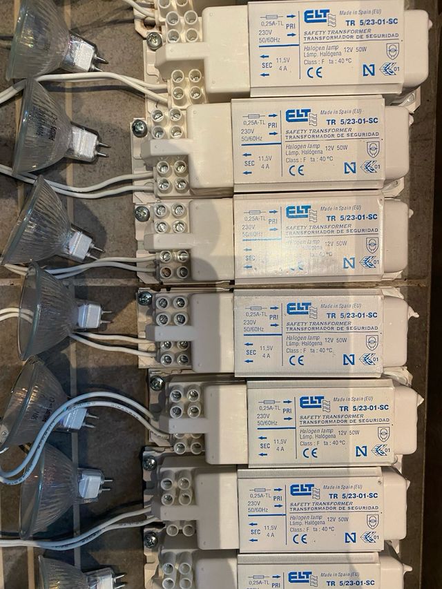 13 transformadores y 12 bombillas halógenas