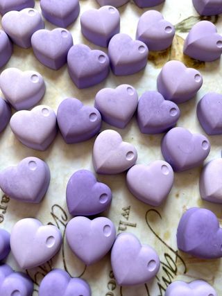 Cuoricini lilla decorazioni per feste bomboniere