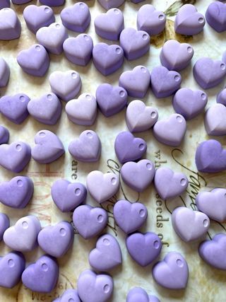 Cuoricini lilla decorazioni per feste bomboniere