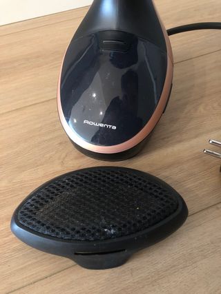 Plancha vertical con soporte para planchar la ropa