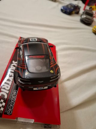 Aston Martin V8 Vantage GT2 scalextric