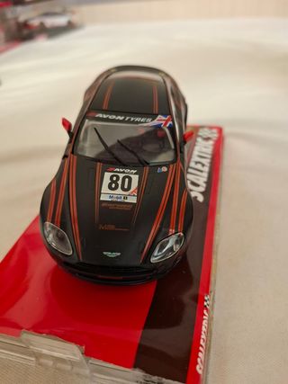 Aston Martin V8 Vantage GT2 scalextric