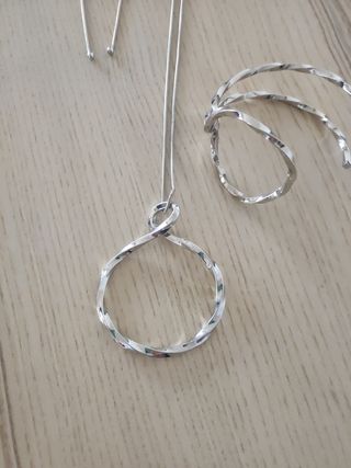 Colgante y brazalete de Adolfo Domínguez