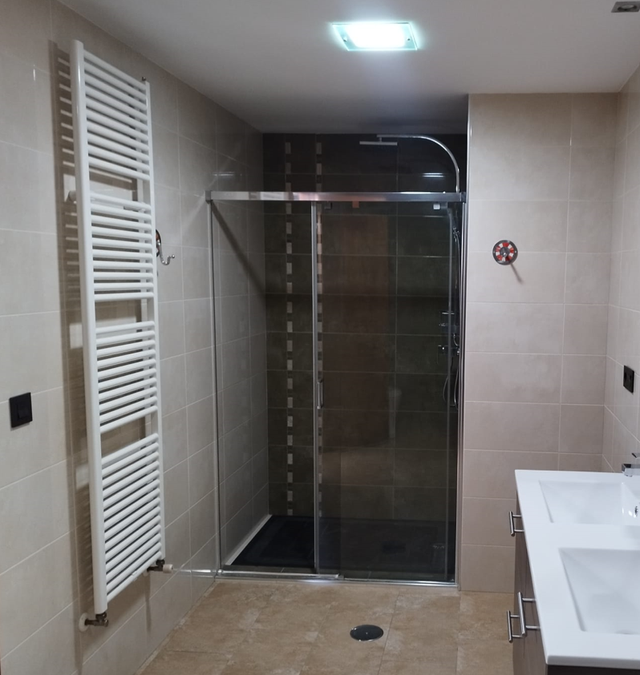 Mampara ducha cristal más grifería ducha alta gama