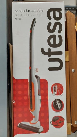 Aspirador escoba Ufesa, sin cable