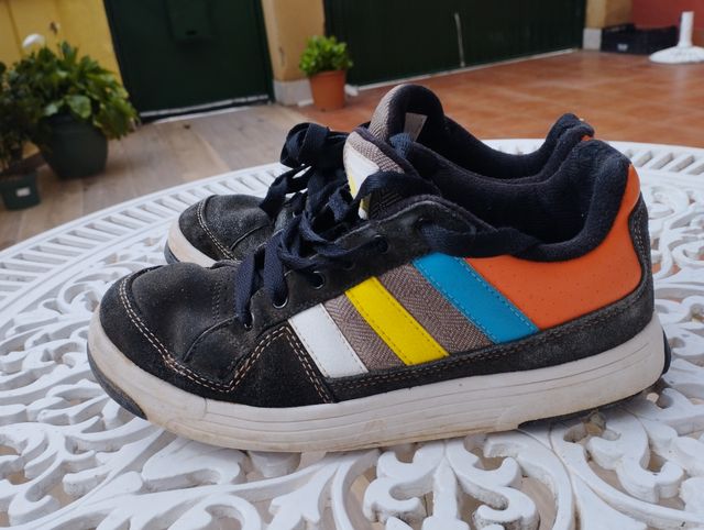 Zapatillas Adidas talla 38 modelo vintage.